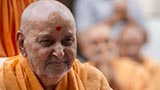  Swamishri bids Jai Swaminarayan to devotees
