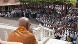  Devotees doing darshan of Swamishri