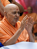 Swamishri blesses all