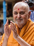  Swamishri blesses all