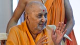  Swamishri blesses devotees