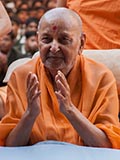  Swamishri blesses devotees