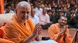  Swamishri blesses devotees