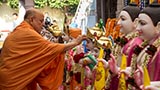  Pujya Ishwarcharan Swami performs pujan of murtis