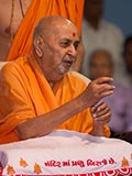  Swamishri arrives for murti-pratishtha