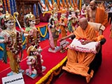  Swamishri performs pujan of the murtis of Oklahoma Mandir