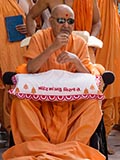  Swamishri in the mandir pradakshina