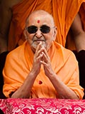  Swamishri bids 'Jai Swaminarayan' to devotees