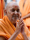  Swamishri bids 'Jai Swaminarayan' to devotees 