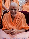  Swamishri bids 'Jai Swaminarayan' to devotees