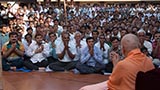  Devotees doing darshan of Swamishri