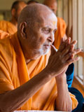 Swamishri bids 'Jai Swaminarayan' to devotees