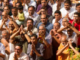Devotees doing darshan of Swamishri