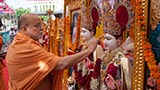  Pujya Ishwarcharan Swami performs pujan of murtis