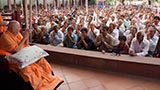  Devotees doing darshan of Swamishri