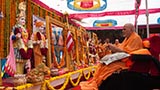  Swamishri performs murti-pratishtha arti
