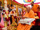  Swamishri performs pujan of the murtis of Kanthariya Mandir
