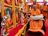  Swamishri performs pujan of the murtis of Sigam Mandir