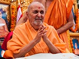  Swamishri bids 'Jai Swaminarayan' to devotees 