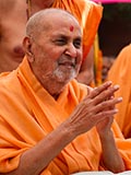  Swamishri bids 'Jai Swaminarayan' to devotees 
