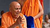  Swamishri bids 'Jai Swaminarayan' to devotees 
