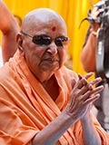  Swamishri bids 'Jai Swaminarayan' to devotees 