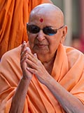  Swamishri bids 'Jai Swaminarayan' to devotees 