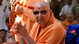  Swamishri bids 'Jai Swaminarayan' to devotees 