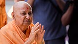  Swamishri blesses devotees