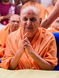  Swamishri blesses devotees