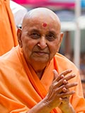  Swamishri bids 'Jai Swaminarayan' to devotees