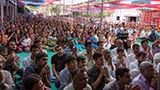  Devotees doing darshan of Swamishri
