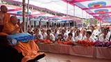  Devotees doing darshan of Swamishri