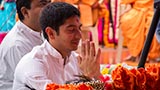  Devotees doing darshan of Swamishri