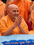  Swamishri bids 'Jai Swaminarayan' to devotees 