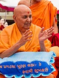  Swamishri blesses devotees