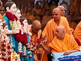  Swamishri performs pujan of the murtis of Seattle Mandir