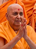  Swamishri bids 'Jai Swaminarayan' to devotees 