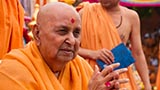  Swamishri blesses devotees