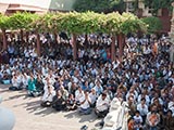  Devotees doing darshan of Swamishri