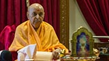  Swamishri performs his morning puja