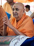  Swamishri bids 'Jai Swaminarayan' to devotees 