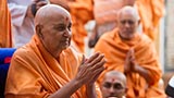  Swamishri bids 'Jai Swaminarayan' to devotees 