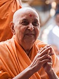  Swamishri bids 'Jai Swaminarayan' to devotees 