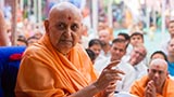  Swamishri blesses devotees
