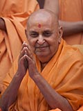  HH Pramukh Swami Maharaj bids 'Jai Swaminarayan' to devotees 