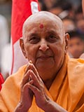  Swamishri bids 'Jai Swaminarayan' to devotees 