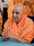  HH Pramukh Swami Maharaj bids 'Jai Swaminarayan' to devotees