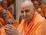 Swamishri bids 'Jai Swaminarayan' to devotees