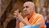  Swamishri bids 'Jai Swaminarayan' to devotees